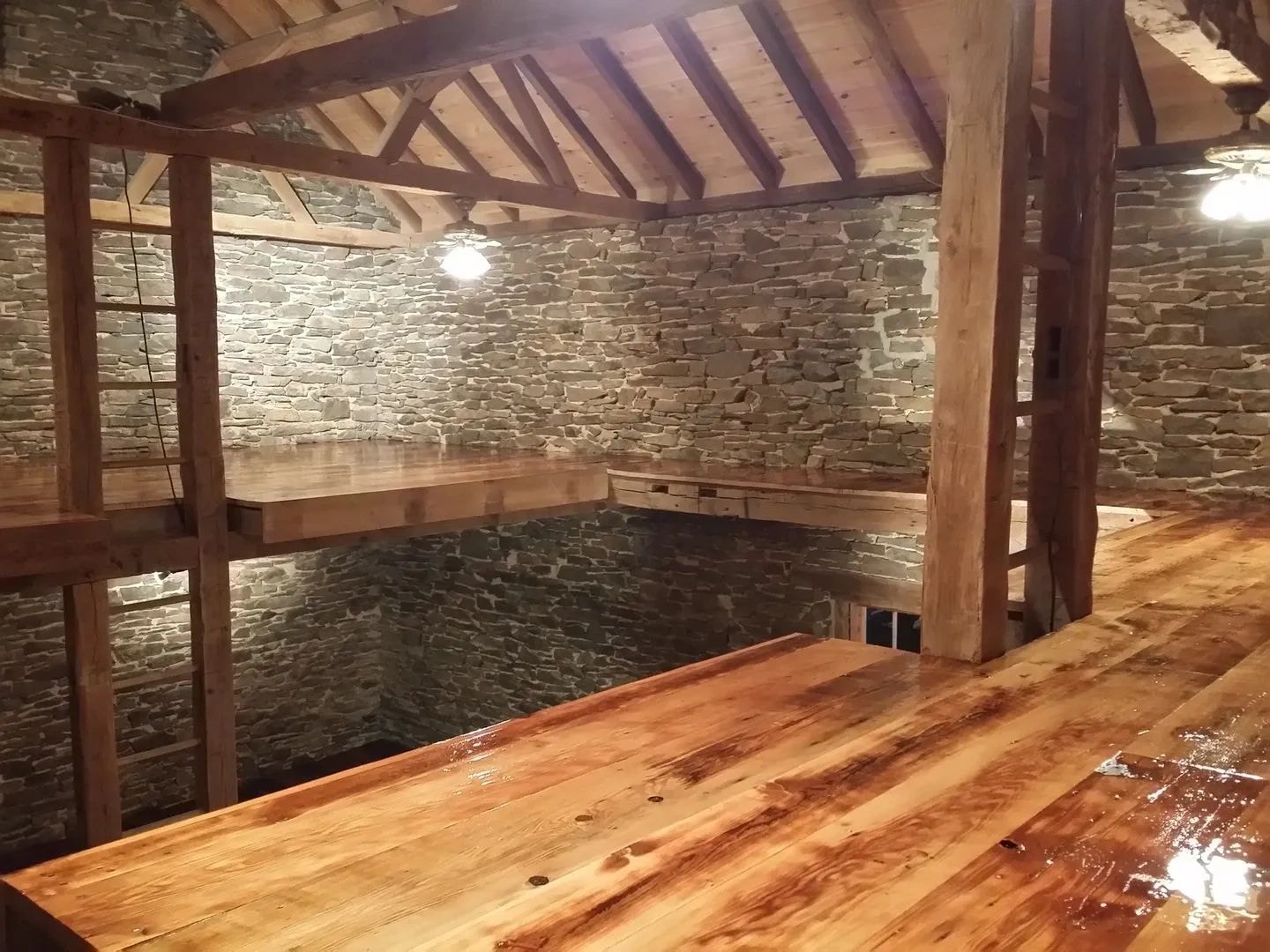Hardwood floor product photo 4